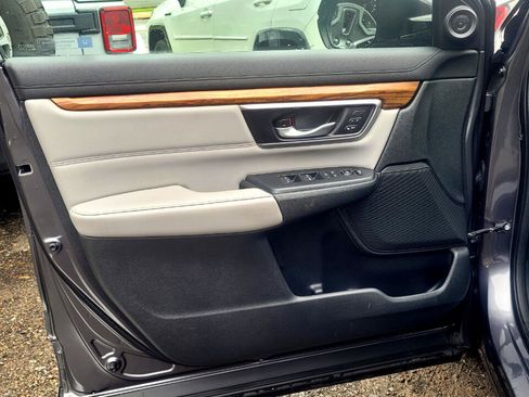 Used 2017 Honda CR-V Touring image 10