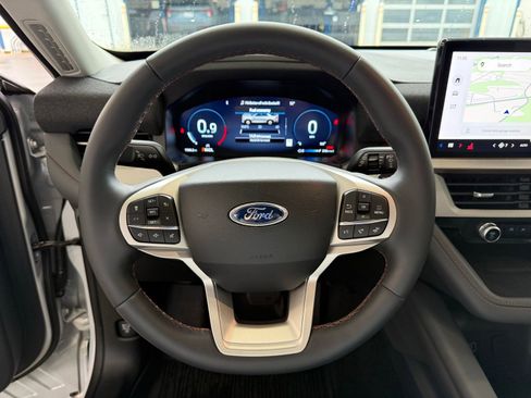 Used 2026 Ford Explorer Active AWD/4WD image 14