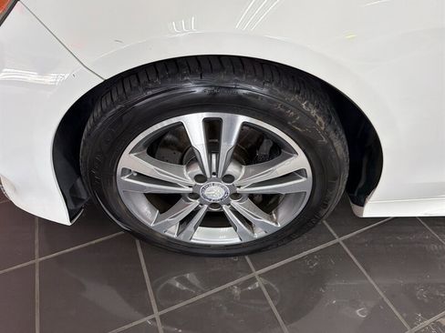 Used 2014 Mercedes-Benz E 350 4MATIC Sedan image 37