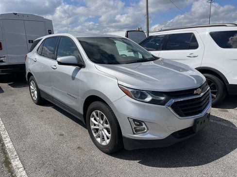 Used 2019 Chevrolet Equinox LT FWD image 2