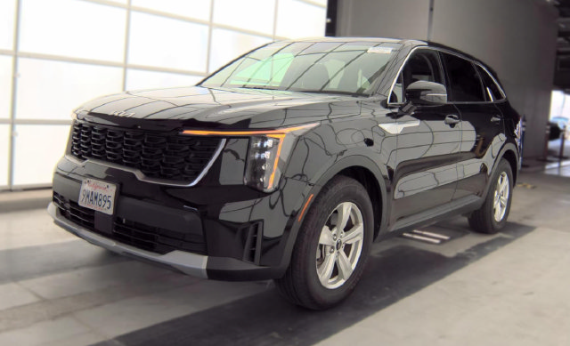 Used 2024 Kia Sorento LX FWD image 1