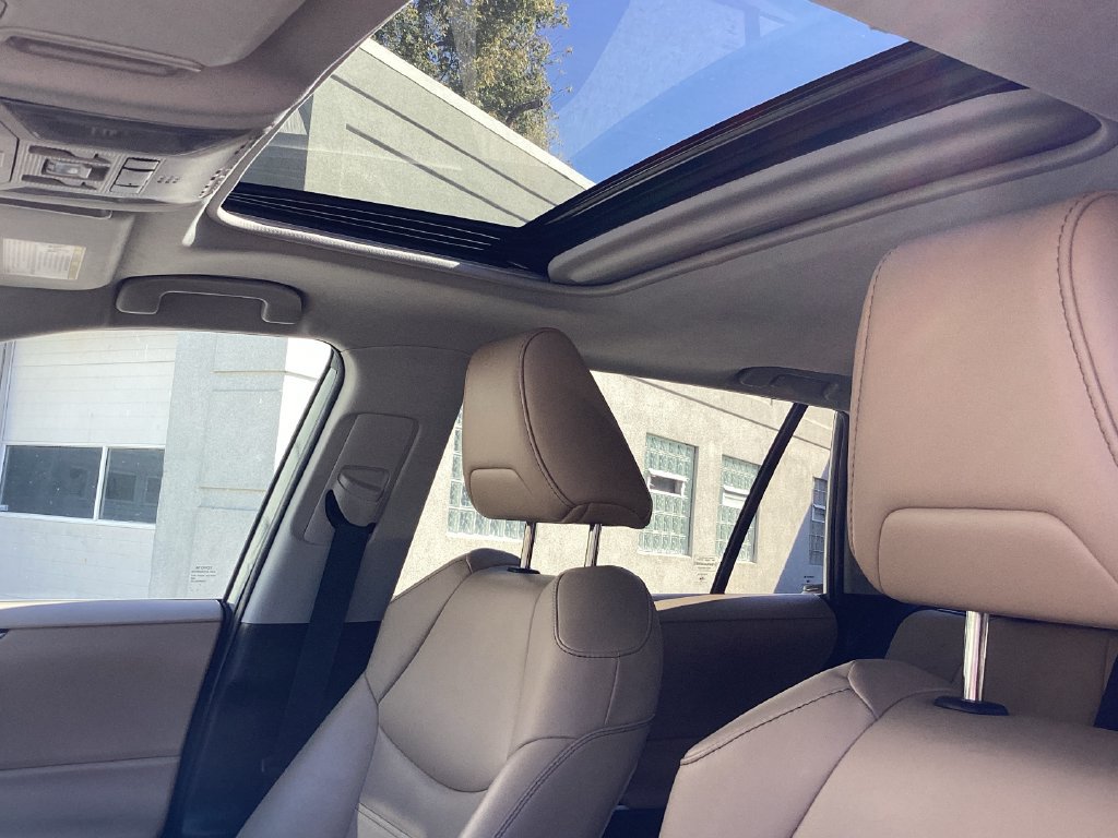 Used 2020 Toyota RAV4 XLE Premium AWD/4WD image 19