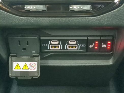 New 2025 Jeep Grand Cherokee Limited w/ Black Appearance Package image 17