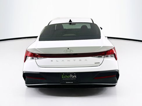 Used 2025 Hyundai Elantra Blue image 7