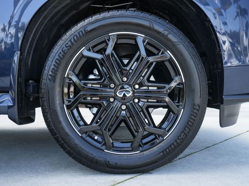 Certified 2026 INFINITI QX80 4WD w/ Sport Exterior Package image 26