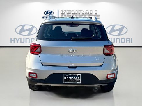 Used 2024 Hyundai Venue SEL image 5