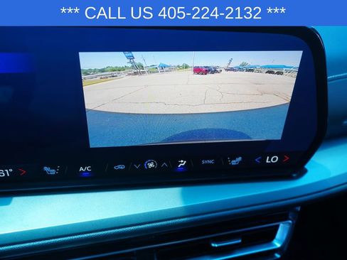 Used 2025 Chevrolet Traverse LT FWD image 35