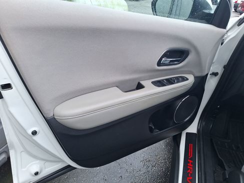 Used 2018 Honda HR-V EX image 17