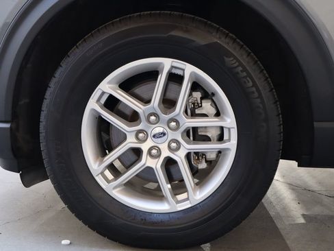 Used 2025 Ford Explorer Active AWD/4WD image 14