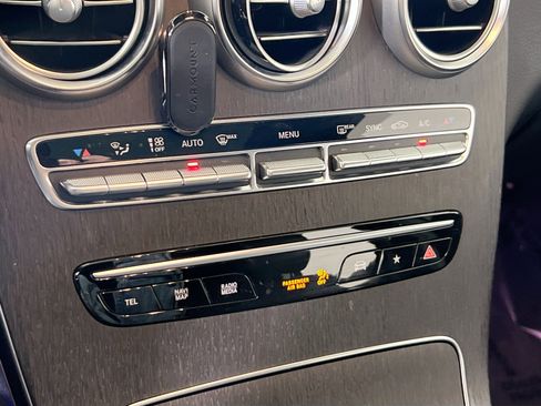 Used 2022 Mercedes-Benz GLC 300 4MATIC SUV image 15