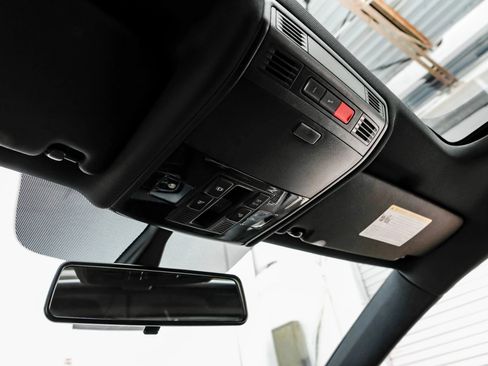 Used 2017 Volkswagen GTI SE image 25