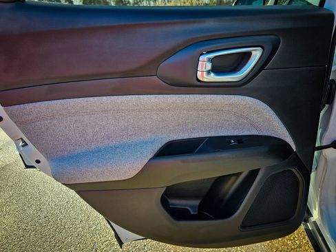 Certified 2024 Jeep Compass Latitude image 28