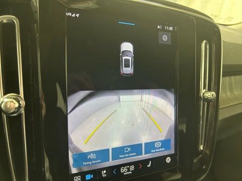 Used 2025 Volvo XC40 B5 Plus image 12