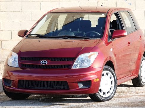 Used 2006 Scion xA FWD image 2