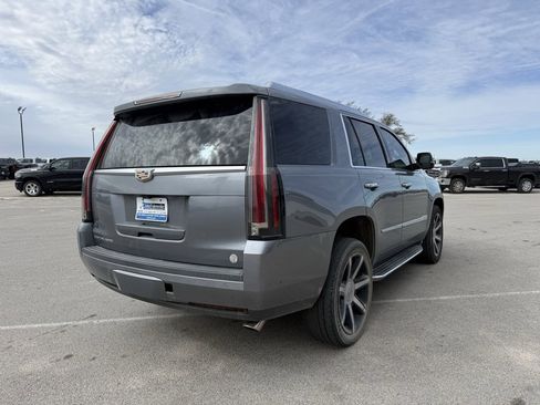 Used 2019 Cadillac Escalade Luxury image 5