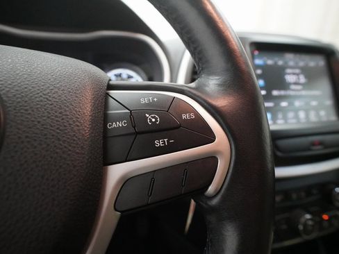 Used 2016 Jeep Cherokee Latitude w/ Cold Weather Group image 18