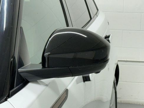 Used 2019 Land Rover Range Rover Velar R-Dynamic HSE image 13