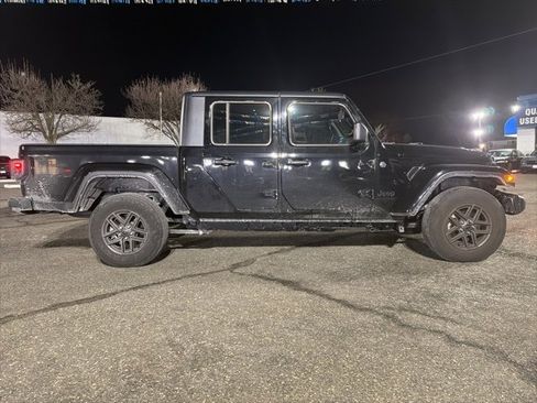 Used 2024 Jeep Gladiator Sport image 3