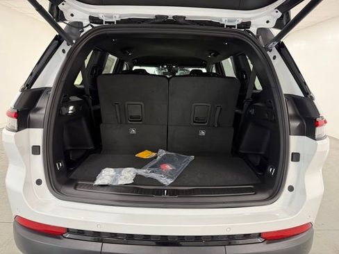 New 2025 Jeep Grand Cherokee L Laredo image 8