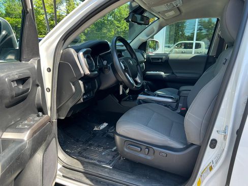 Used 2022 Toyota Tacoma SR5 image 9