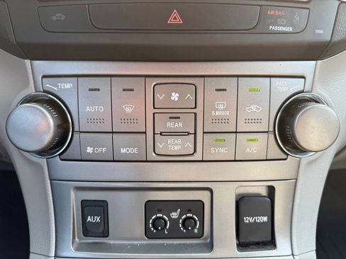 Used 2010 Toyota Highlander SE AWD/4WD image 30