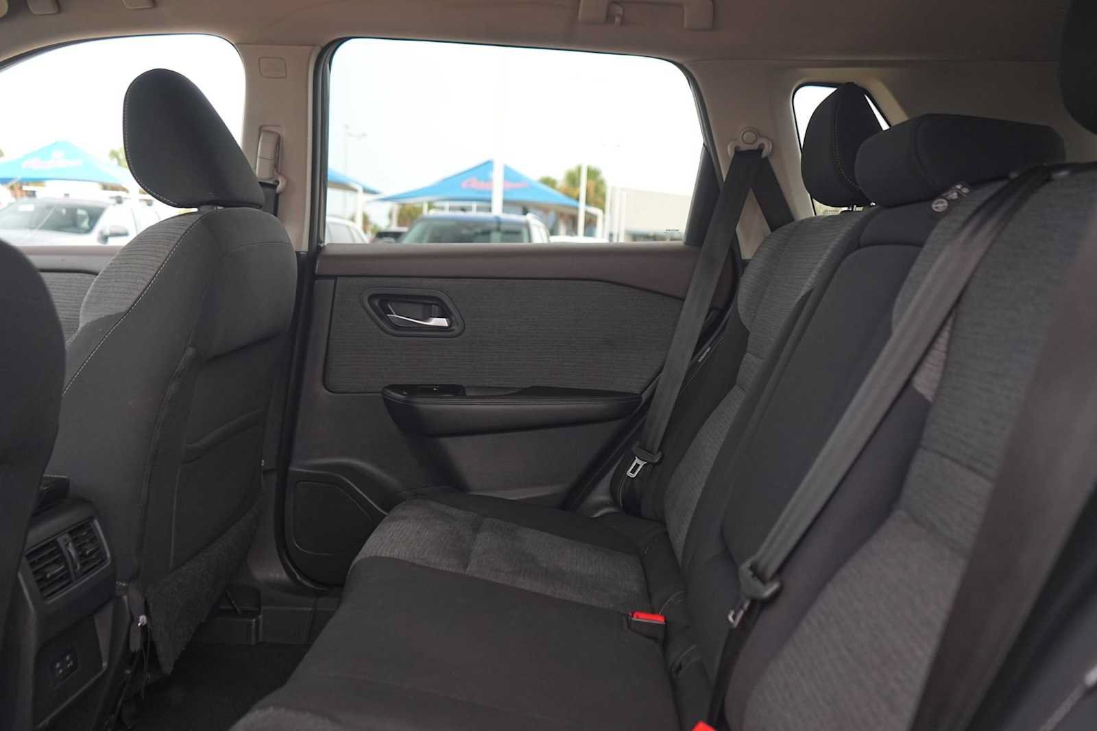 Used 2022 Nissan Rogue SV AWD/4WD image 14
