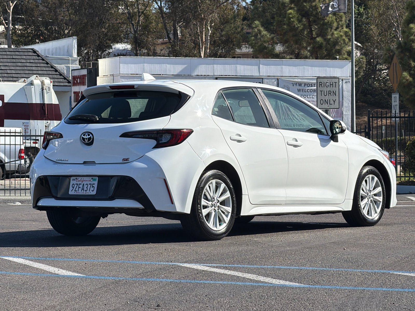 Used 2023 Toyota Corolla SE FWD image 5