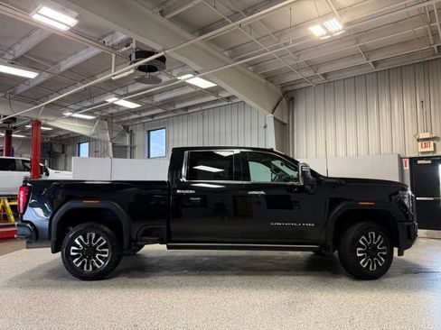 Used 2024 GMC Sierra 2500 Denali Ultimate AWD/4WD image 7