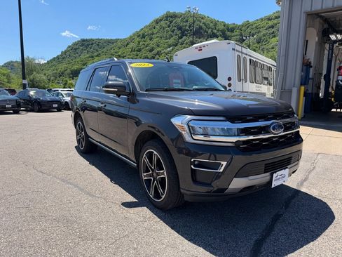 Used 2023 Ford Expedition Limited AWD/4WD image 3