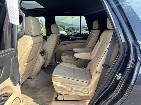 Used 2024 Cadillac Escalade Premium Luxury AWD/4WD image 18