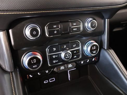 Used 2021 GMC Yukon AT4 w/ Technology Package image 7