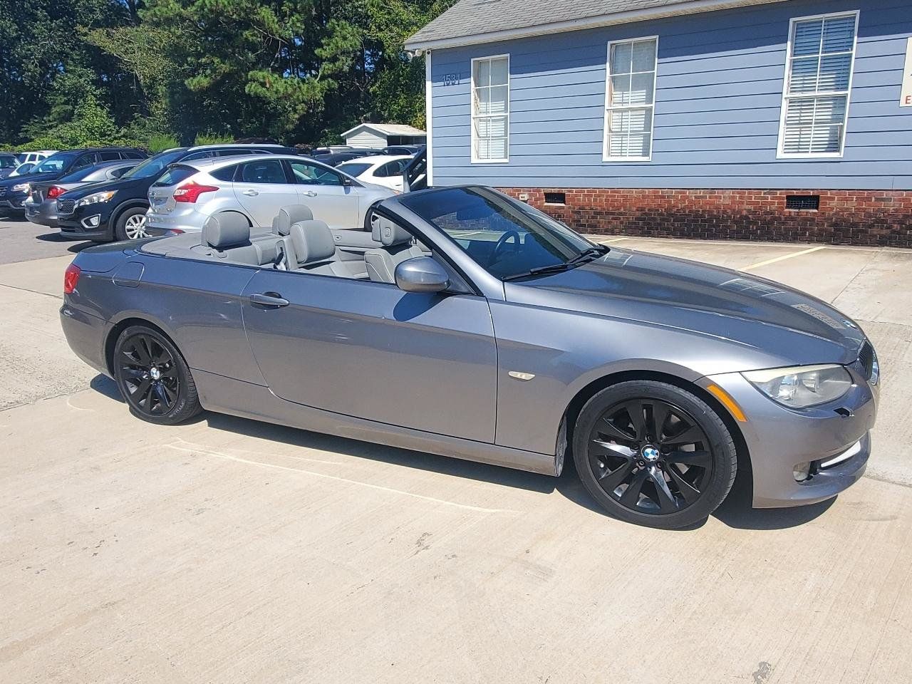 Used 2011 BMW 328i Convertible RWD image 3