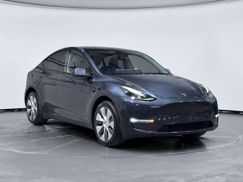 Used 2024 Tesla Model Y Long Range AWD/4WD image 4