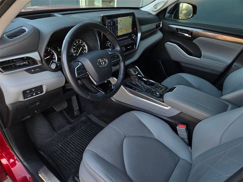 Used 2021 Toyota Highlander Platinum image 9