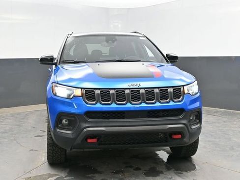 Used 2025 Jeep Compass Trailhawk AWD/4WD image 2