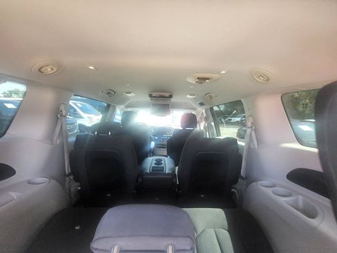 Used 2017 Chrysler Pacifica Touring w/ Tire & Wheel Group FWD image 37