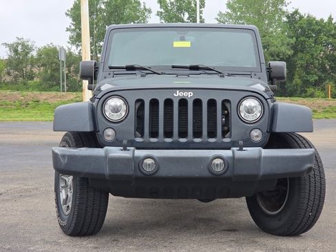 Used 2017 Jeep Wrangler Unlimited Rubicon w/ Connectivity Group AWD/4WD image 3
