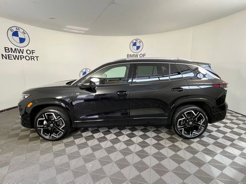 Used 2025 Volkswagen Tiguan SEL R-Line image 13