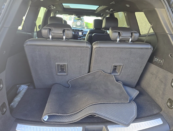 Used 2025 Cadillac XT6 Premium Luxury FWD image 8