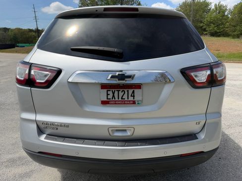 Used 2017 Chevrolet Traverse LT FWD image 4