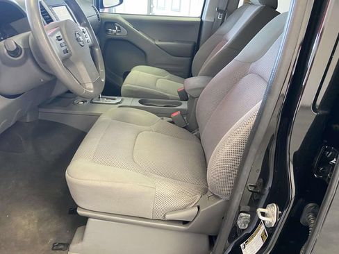 Used 2021 Nissan Frontier SV w/ Midnight Edition Floor Mats AWD/4WD image 16