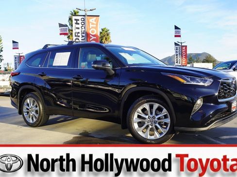 Certified 2022 Toyota Highlander Limited image 1