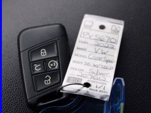 Used 2022 Volkswagen Atlas Cross Sport SE w/ Panoramic Sunroof Package image 35