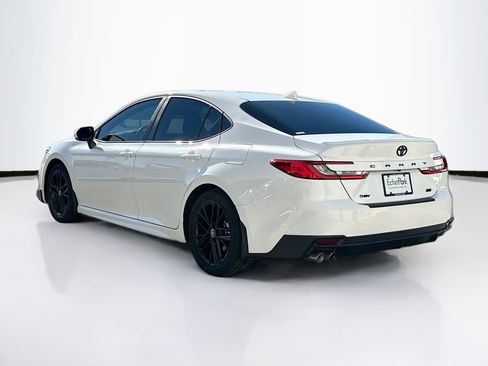 Used 2025 Toyota Camry SE image 5