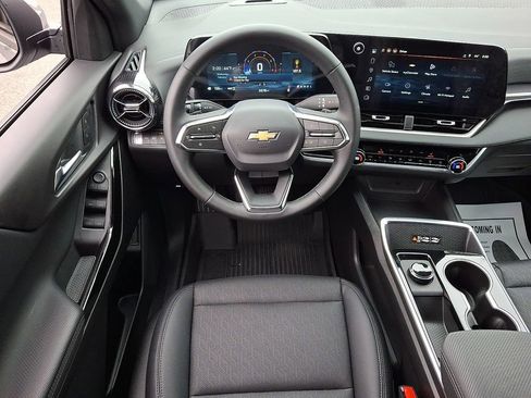 Used 2026 Chevrolet Equinox LT w/ Convenience Package II image 11