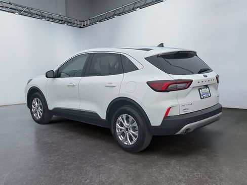 Used 2023 Ford Escape Active w/ Tech Pack #2 AWD/4WD image 3