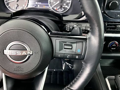 Used 2022 Nissan Pathfinder SL AWD/4WD image 19