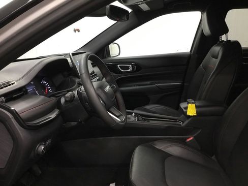 Used 2025 Jeep Compass Trailhawk AWD/4WD image 5