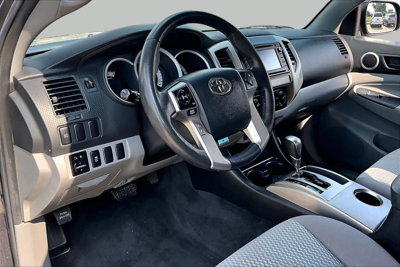 Used 2015 Toyota Tacoma PreRunner w/ SR5 Package RWD image 18