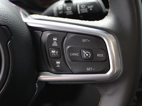 Used 2024 Jeep Wrangler Sahara image 28